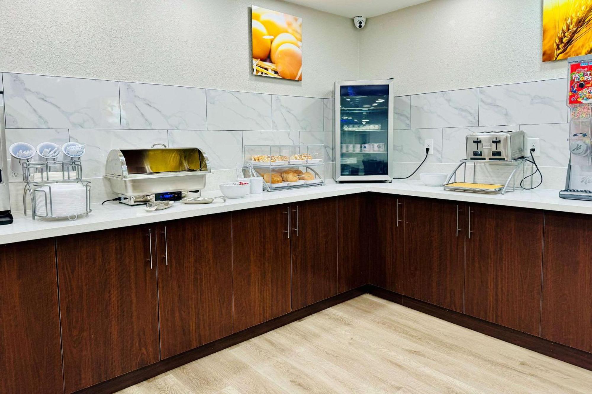 Hotel Comfort & I-10 West Energy Corridor 3*