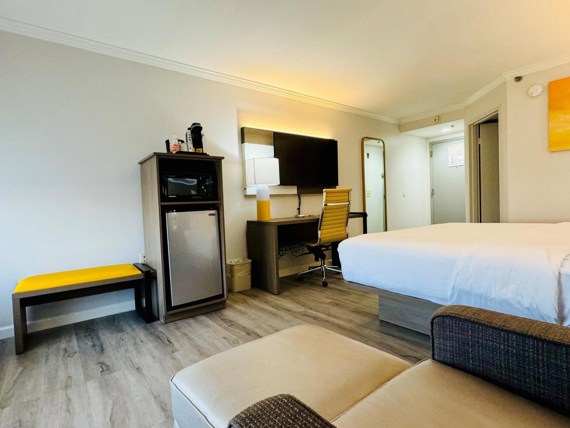 Comfort & I-10 West Energy Corridor Hotel